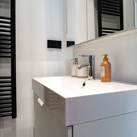 Hip De Pijp 2br Ground-floor With Terrace & Garden In Amsterdam