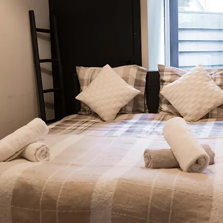 Hip De Pijp 2br Ground-floor With Terrace & Garden In Apartmán