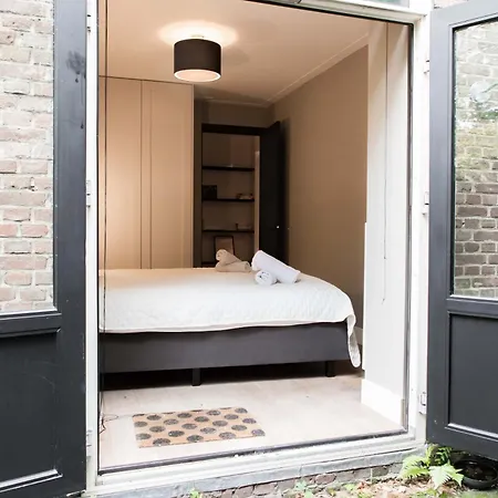 Hip De Pijp 2br Ground-floor With Terrace & Garden In * Amsterdam