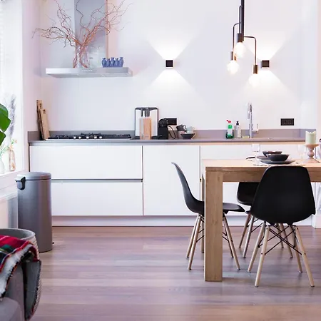 Hip De Pijp 2br Ground-floor With Terrace & Garden In Apartmán Amsterdam