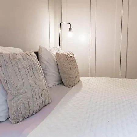 Hip De Pijp 2br Ground-floor With Terrace & Garden In Apartmán Amsterdam