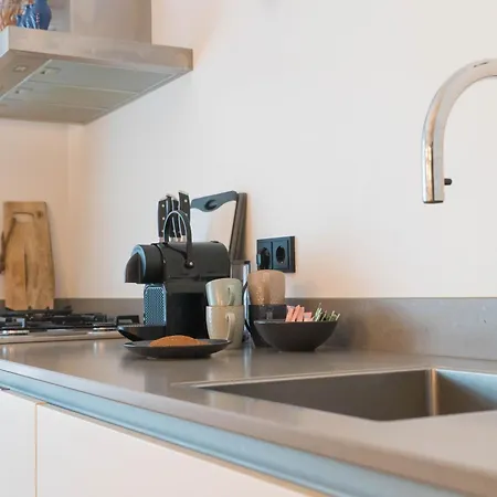 Hip De Pijp 2br Ground-floor With Terrace & Garden In Apartmán Amsterdam