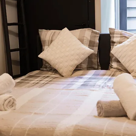 Hip De Pijp 2br Ground-floor With Terrace & Garden In Amsterdam