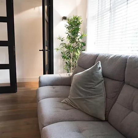 Hip De Pijp 2br Ground-floor With Terrace & Garden In Amsterdam